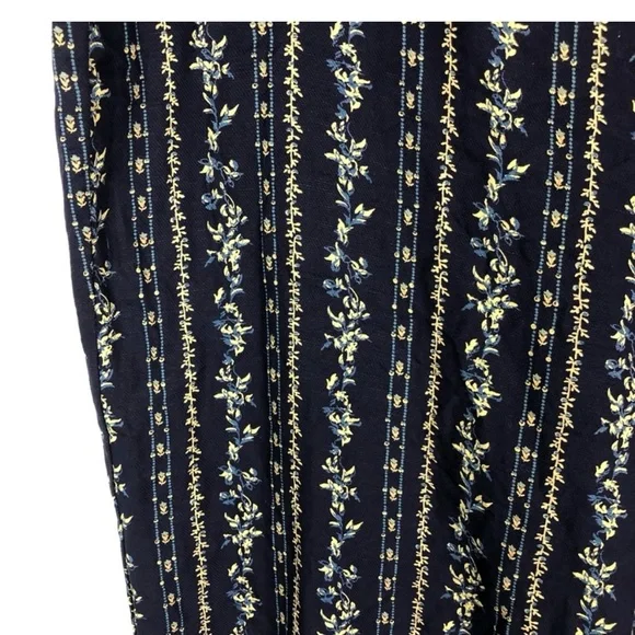 Feather Bone Navy Floral Wide Leg Cropped Pants - Picture 4 of 5